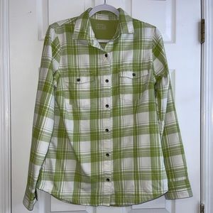 Eddie Bauer button up flannel shirt fits like a SM/MD